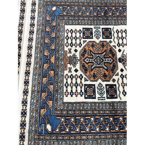 202 - A late 20th century Kazak rug - approx. 163cm x 94cm