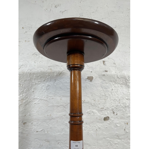 43 - A Regency style mahogany jardinière stand with tripod pedestal support, brass castors and circular t... 