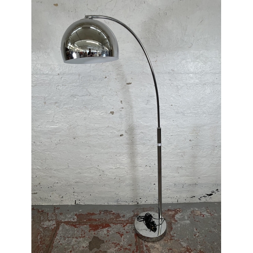 126 - A space age style chrome plated floor lamp - approx. 166cm high