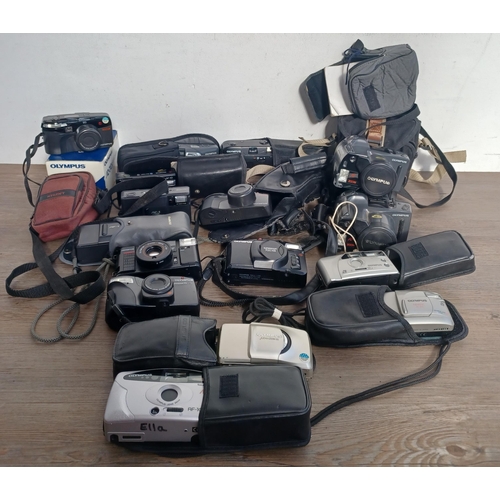 593 - A large collection of Olympus compact cameras to include µ[mju:] ZOOM 105, three AZ-300 Superzoom, A... 