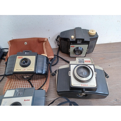 597 - Thirteen Kodak cameras to include Instamatic 25, 104, 155X, 233, 177X, Cresta 3, 'Brownie' Vecta, 'B... 