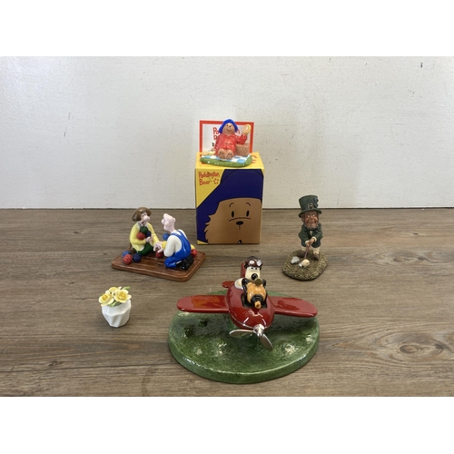 326 - A collection of figurines and ornaments to include Coalport Characters Wallace & Gromit A Close Shav... 