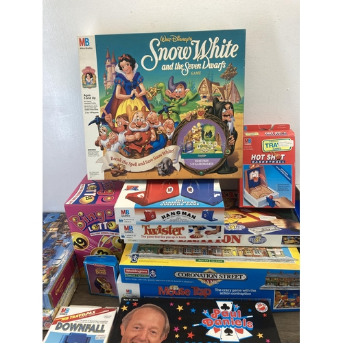 378 - A collection of board games and jigsaw puzzles