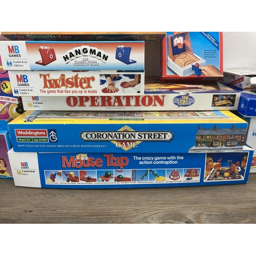 378 - A collection of board games and jigsaw puzzles