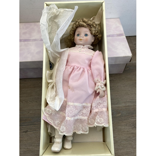 387 - A collection of boxed and packaged dolls to include Leonardo Collection, Windsor Collection etc. tog... 