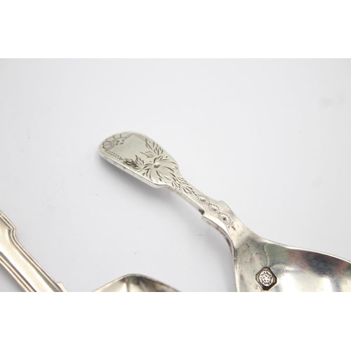 1294 - Two antique hallmarked sterling silver caddy spoons - approx. gross weight 31 grams