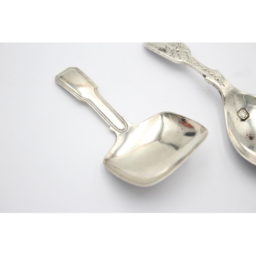 1294 - Two antique hallmarked sterling silver caddy spoons - approx. gross weight 31 grams