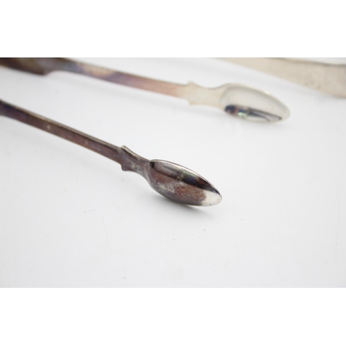 1296 - Two pairs of Georgian hallmarked sterling silver sugar tongs - approx. gross weight 91 grams