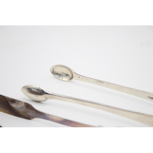 1296 - Two pairs of Georgian hallmarked sterling silver sugar tongs - approx. gross weight 91 grams