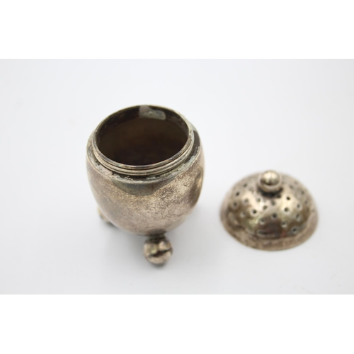 1304 - Two Victorian sterling silver salt and pepper shakers, hallmarked London 1881 - approx. gross weight... 