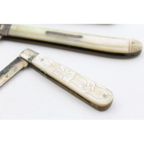 1323 - Three hallmarked sterling silver pocket knives with mother of pearl handles - approx. gross weight 7... 