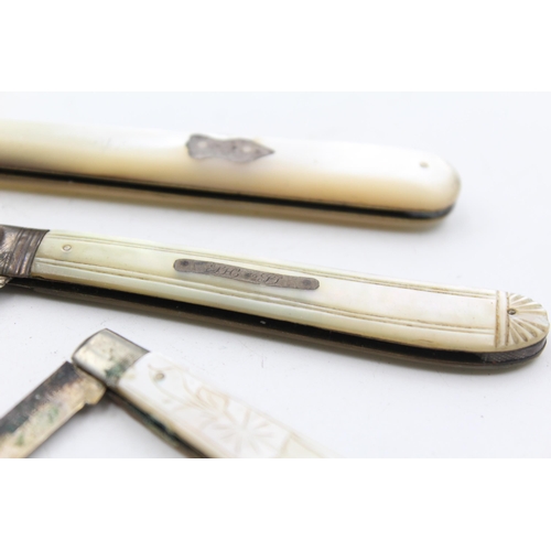 1323 - Three hallmarked sterling silver pocket knives with mother of pearl handles - approx. gross weight 7... 