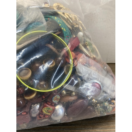 433 - Approx. 10kg of costume jewellery