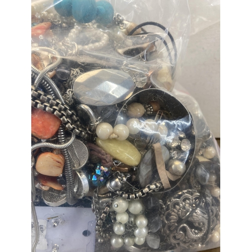 440 - Approx. 10kg of costume jewellery