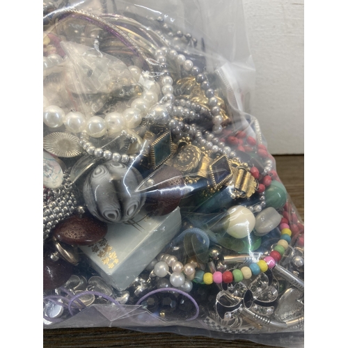 443 - Approx. 10kg of costume jewellery