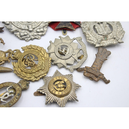 1393 - Ten military cap badges to include KOSB, Bedforshire & Hertfordshire, Hussars etc.