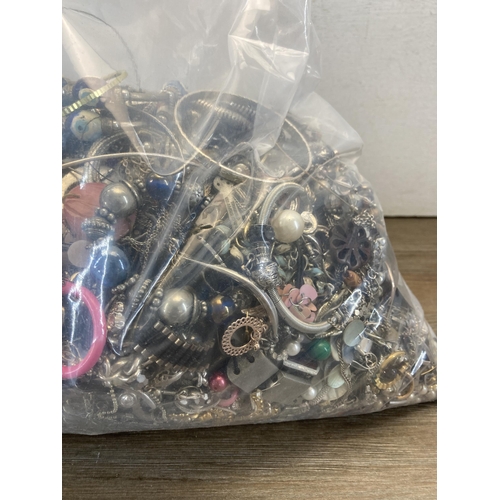 450 - Approx. 10kg of costume jewellery