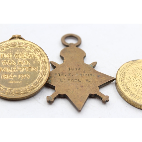 1398 - Three WWI medals, 1914-15 Star presented to Pte. T Parry Liverpool Regt, Victory presented to 36757 ... 