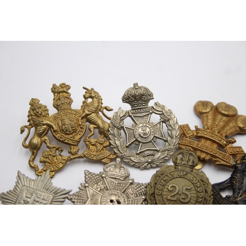 1401 - Ten military cap badges to include Border Regiment, Yorkshire Regiment etc.