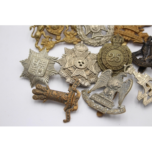 1401 - Ten military cap badges to include Border Regiment, Yorkshire Regiment etc.