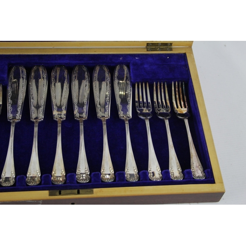 356 - Two vintage cutlery sets to include Mappin & Webb mother of pearl etc.