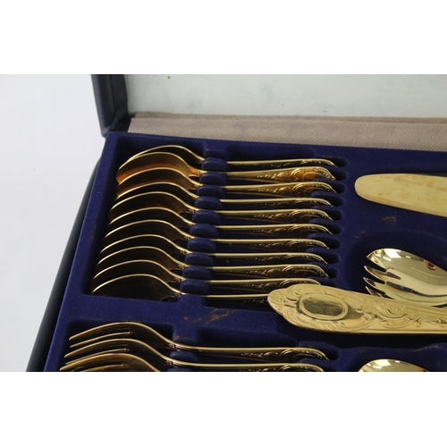 358 - Two boxed cutlery sets, one Viners of Sheffield and one Solingen 23/24 Karat Hartvergoldet