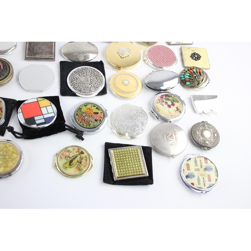 425 - A large collection of compact mirrors to include Celtic, Mackintosh, St Justin etc.