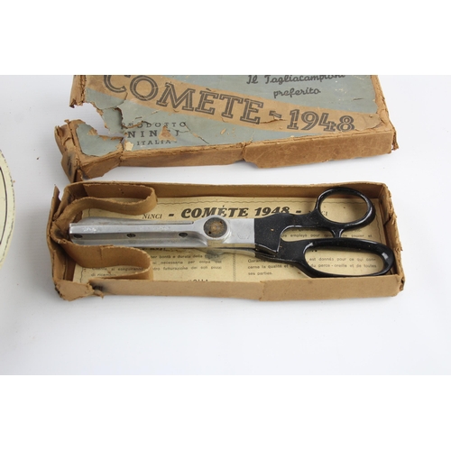 498 - Two vintage items, one pair of Comete 1948 pinking shears and one The Gascoigne Milk Recorder