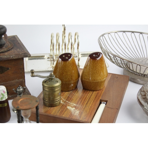 544 - A collection of kitchenalia to include biscuit barrel, cheese board, toast rack etc.