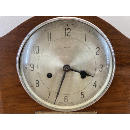 487 - A 1950s Enfield walnut cased chiming mantle clock with key and pendulum