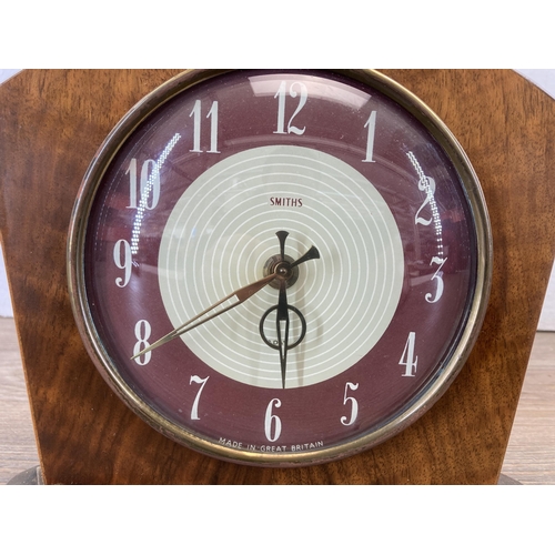 488 - A 1950s Smiths walnut cased 8-day wind up mantle clock