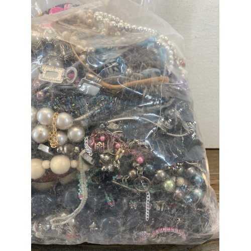 453A - Approx. 10kg of costume jewellery