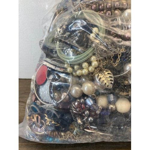 453A - Approx. 10kg of costume jewellery