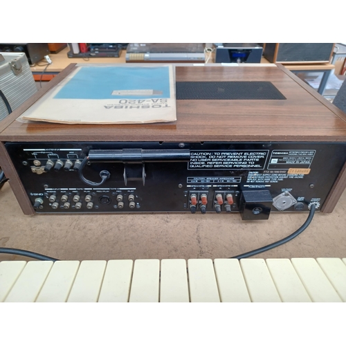 640 - A Toshiba SA-420 two-band stereo receiver with instruction manual