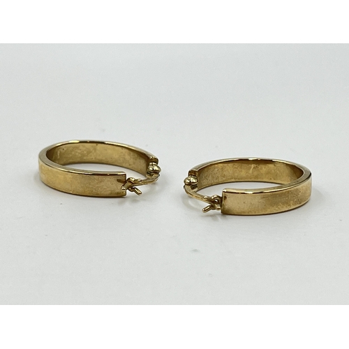 1203 - A pair of 9ct gold earrings - approx. gross weight 1.45 grams