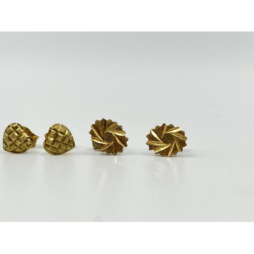 1216 - Two pairs of yellow metal earrings, one pair hallmarked 9ct gold - approx. gross weight 1.3 grams