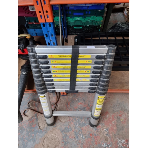 865 - An aluminium telescopic work ladder