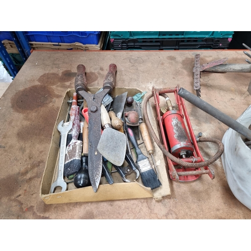 867 - A large collection of tools to include hacksaw, spirit levels, spanners, vintage wood plane etc.