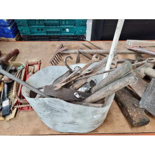 867 - A large collection of tools to include hacksaw, spirit levels, spanners, vintage wood plane etc.