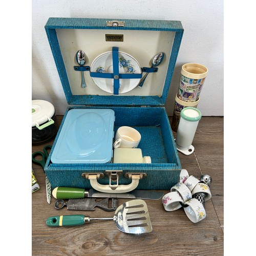 354 - A collection of kitchenalia to include Aladdin Stanley Thermos, picnic set etc.