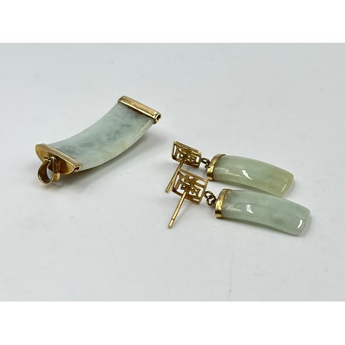 1014 - A 9ct gold jade pendant and drop earrings set with traditional Chinese characters - approx. gross we... 