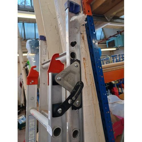 872A - A set of Abru aluminium step ladders