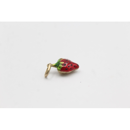 1003 - A 9ct gold enamel strawberry charm pendant - approx. gross weight 0.6 grams