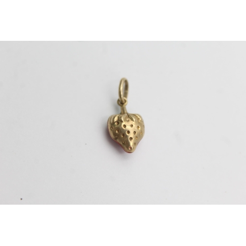 1003 - A 9ct gold enamel strawberry charm pendant - approx. gross weight 0.6 grams