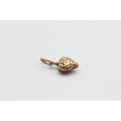 1003 - A 9ct gold enamel strawberry charm pendant - approx. gross weight 0.6 grams