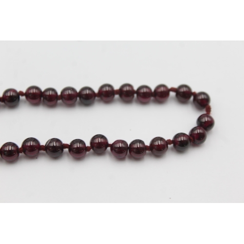 1005 - A 9ct gold garnet beaded necklace and earrings set - approx. gross weight 32 grams