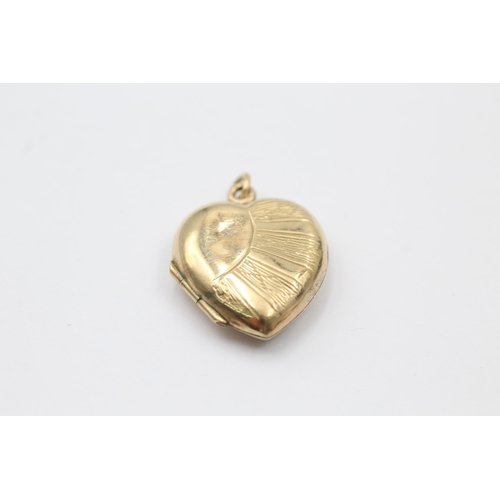 1007 - Three 9ct gold back and front engraved heart shaped lockets - approx. gross weight 7.3 grams