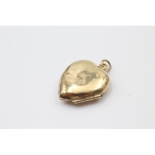 1007 - Three 9ct gold back and front engraved heart shaped lockets - approx. gross weight 7.3 grams