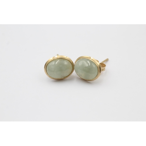 1025 - Two pairs of 9ct gold gemstone earrings, one jade and one agate - approx. gross weight 3.1 grams