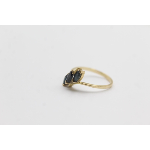 1035 - A 9ct gold sapphire trilogy ring - approx. gross weight 1.3 grams